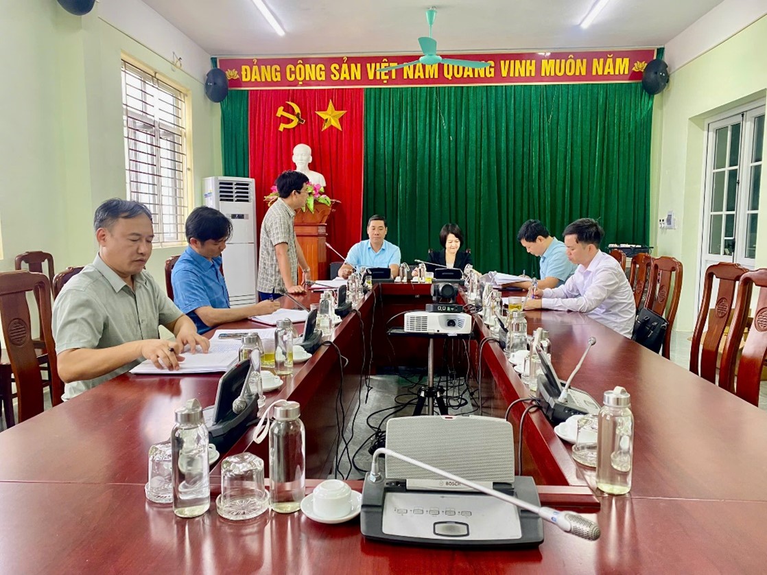 Đồng chí Thái Thị Thu Hường - Giám đốc Sở Khoa học, Công nghệ và đoàn công tác có buổi làm việc kiểm tra công tác phòng chống thiên tại tại phường Sơn Nam, tỉnh Hưng Yên.