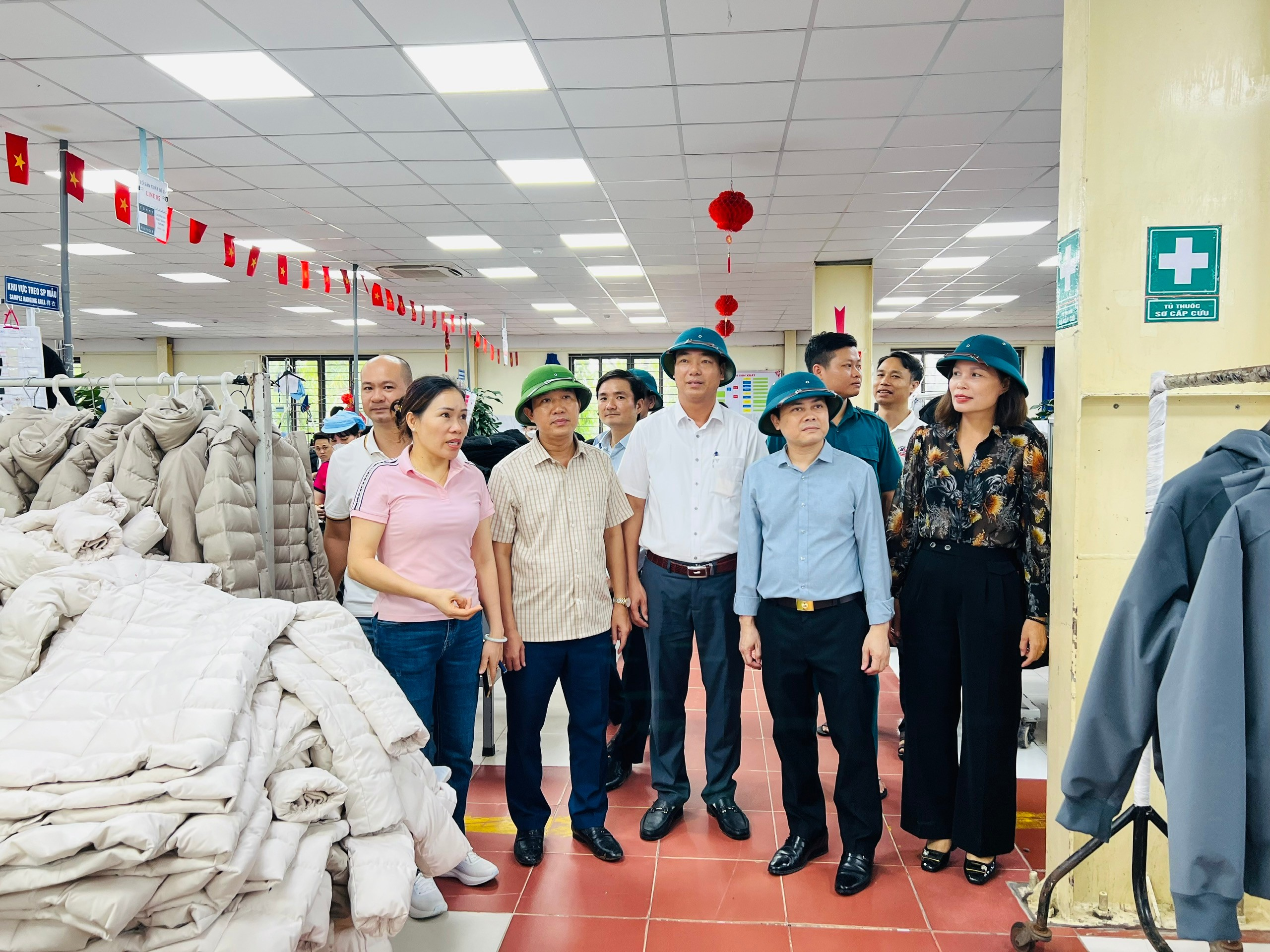 Chủ tịch UBND phường Sơn Nam - kiểm tra tình hình ứng phó với thiên tai do ảnh hưởng của cơn bão số 3 ( WIPHA)