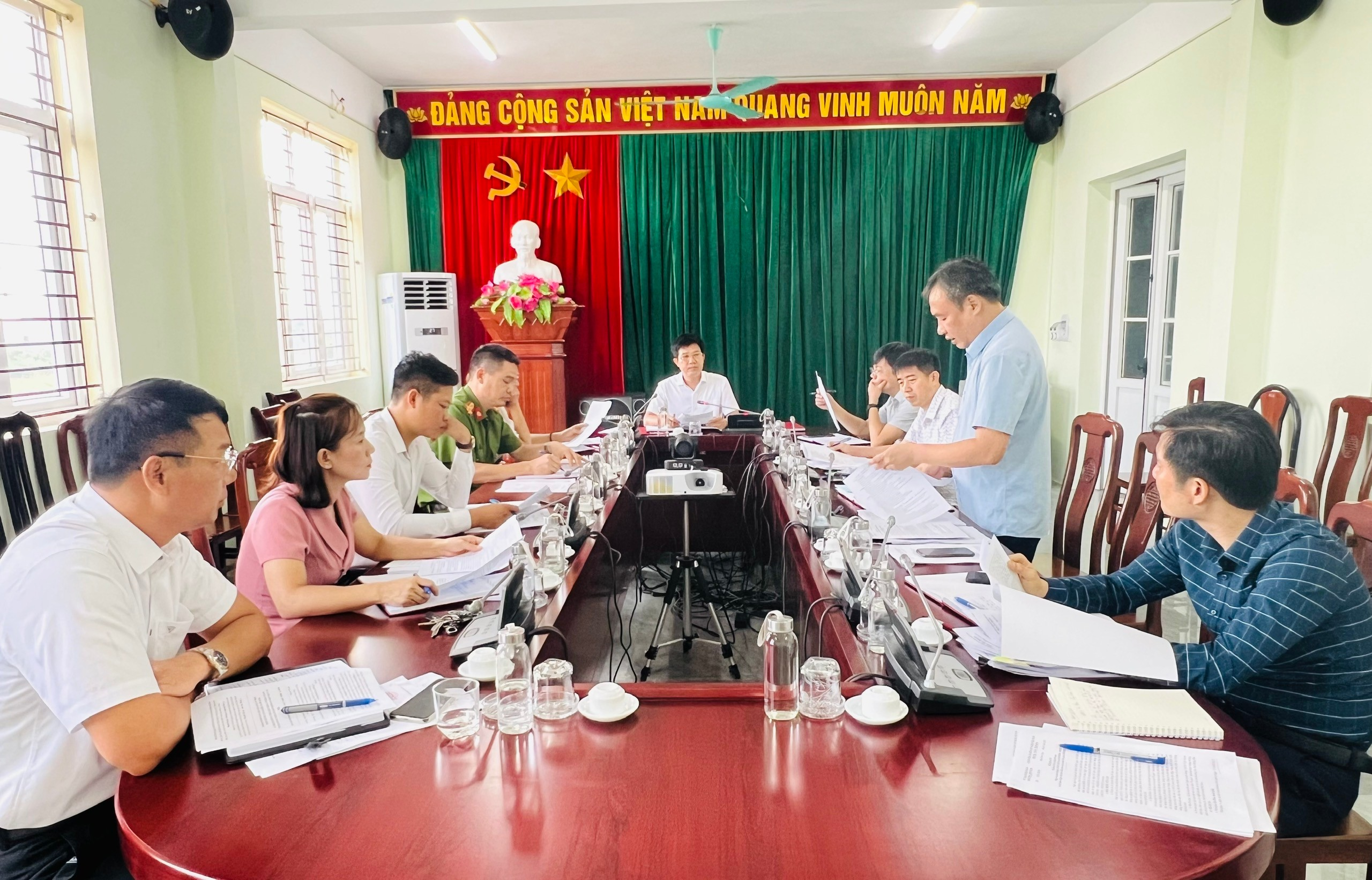 UBND phường Sơn Nam họp triển khai kế hoạch tổ chức Lễ Kỷ niệm 80 năm ngày truyền thống Công an nhân dân Việt Nam (19/8/1945 – 19/8/2025) và 20 năm Ngày hội toàn dân bảo vệ an ninh Tổ quốc (19/8/2005 – 19/8/2025)