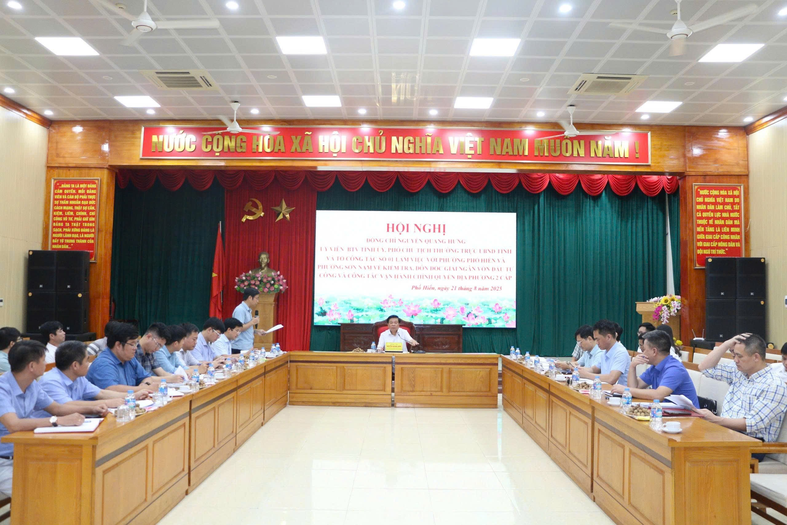 Đồng chí Phó Chủ tịch Thường trực UBND tỉnh Nguyễn Quang Hưng kiểm tra, đôn đốc giải ngân vốn đầu tư công và vận hành chính quyền địa phương 2 cấp tại phường Sơn Nam và phường Phố Hiến
