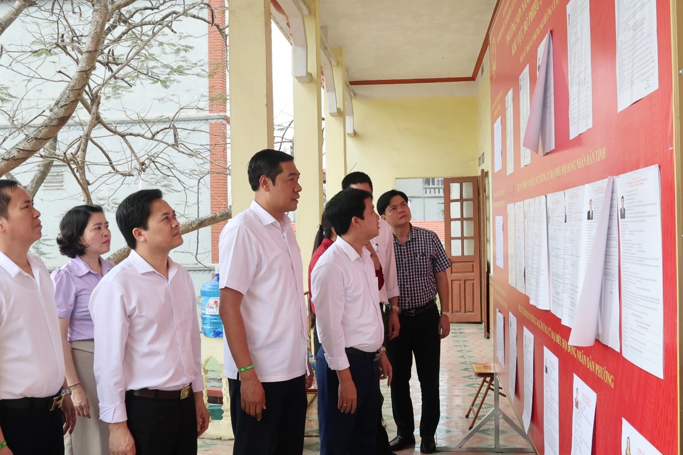 Lãnh đạo phường Sơn Nam kiểm tra công tác chuẩn bị bầu cử trên địa bàn