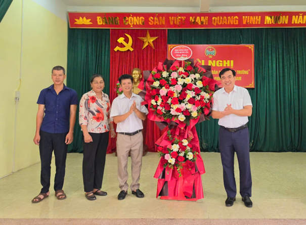 Phường Sơn Nam ra mắt Câu lạc bộ “Nông dân bảo vệ môi trường” tại tổ dân phố Tân Hưng.