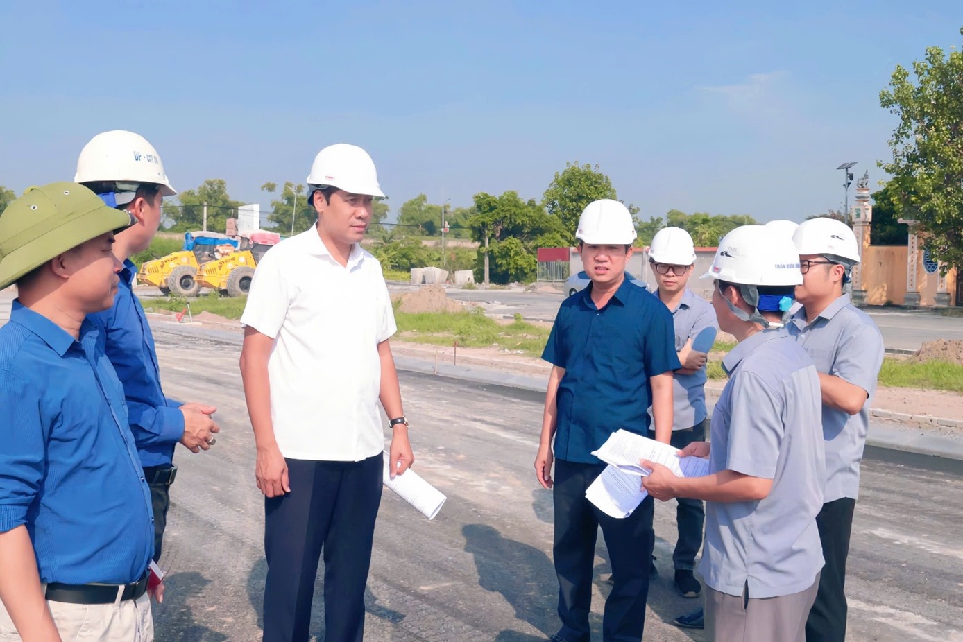 Lãnh đạo phường Sơn Nam kiểm tra, đôn đốc tiến độ các dự án đầu tư công năm 2026