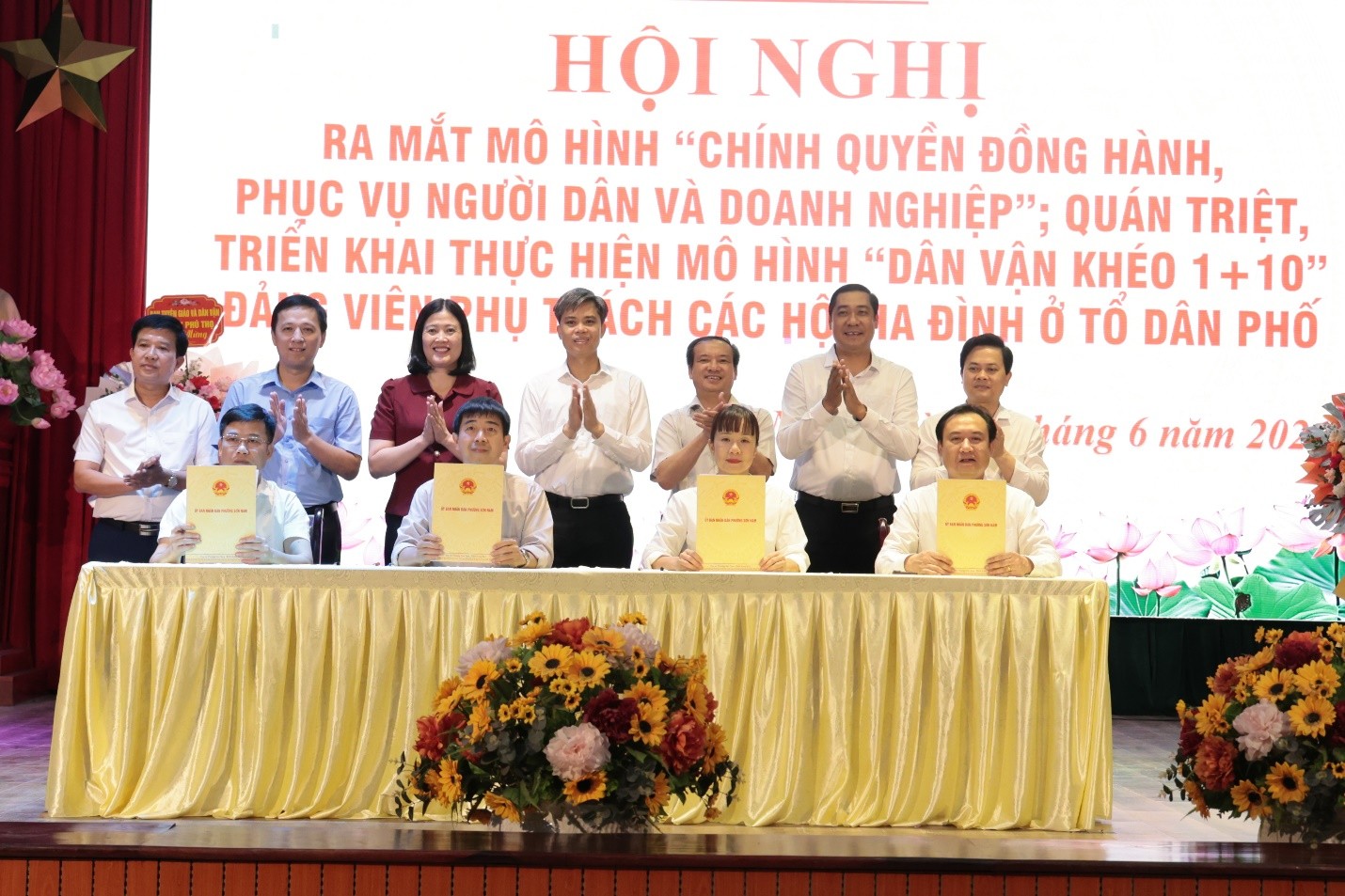 Phường Sơn Nam: Ra mắt mô hình “Chính quyền đồng hành, phục vụ người dân và doanh nghiệp”; quán triệt triển khai thực hiện mô hình “ Dân vận khéo 1 + 10” đảng viên phụ trách các hộ gia đình ở tổ dân phố.