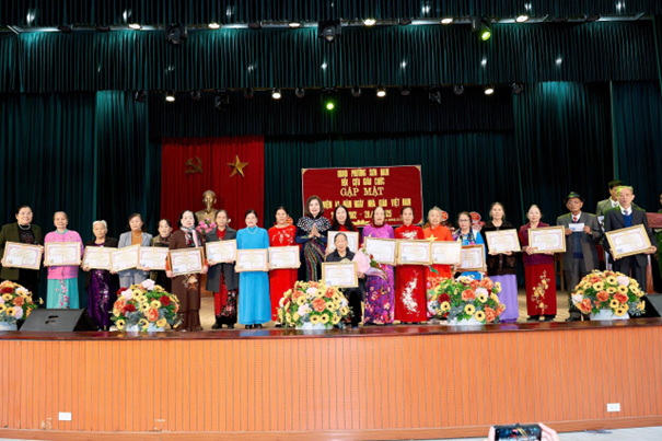 Hội Cựu giáo chức phường Sơn Nam gặp mặt kỷ niệm 43 năm ngày Nhà giáo Việt Nam (20/11/1982 - 20/11/2025)
