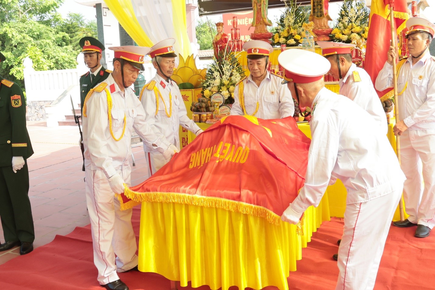 Phường Sơn Nam tổ chức Lễ đón nhận, truy điệu và an táng hài cốt liệt sĩ Lê Văn Yên