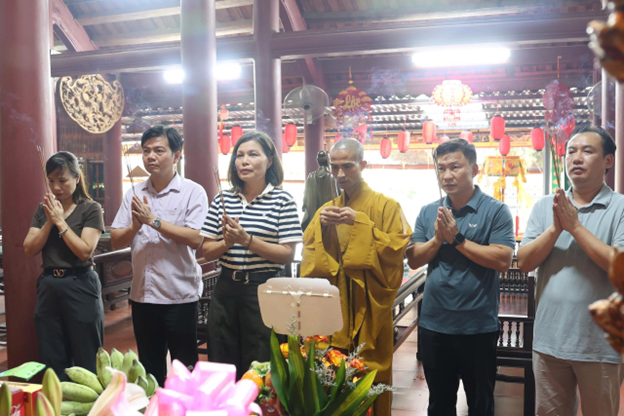 Lãnh đạo phường Sơn Nam dâng hương tại Chùa Hoàng Xá nhân dịp đại lễ Phật Đản phật lịch 2570 – Dương lịch 2026