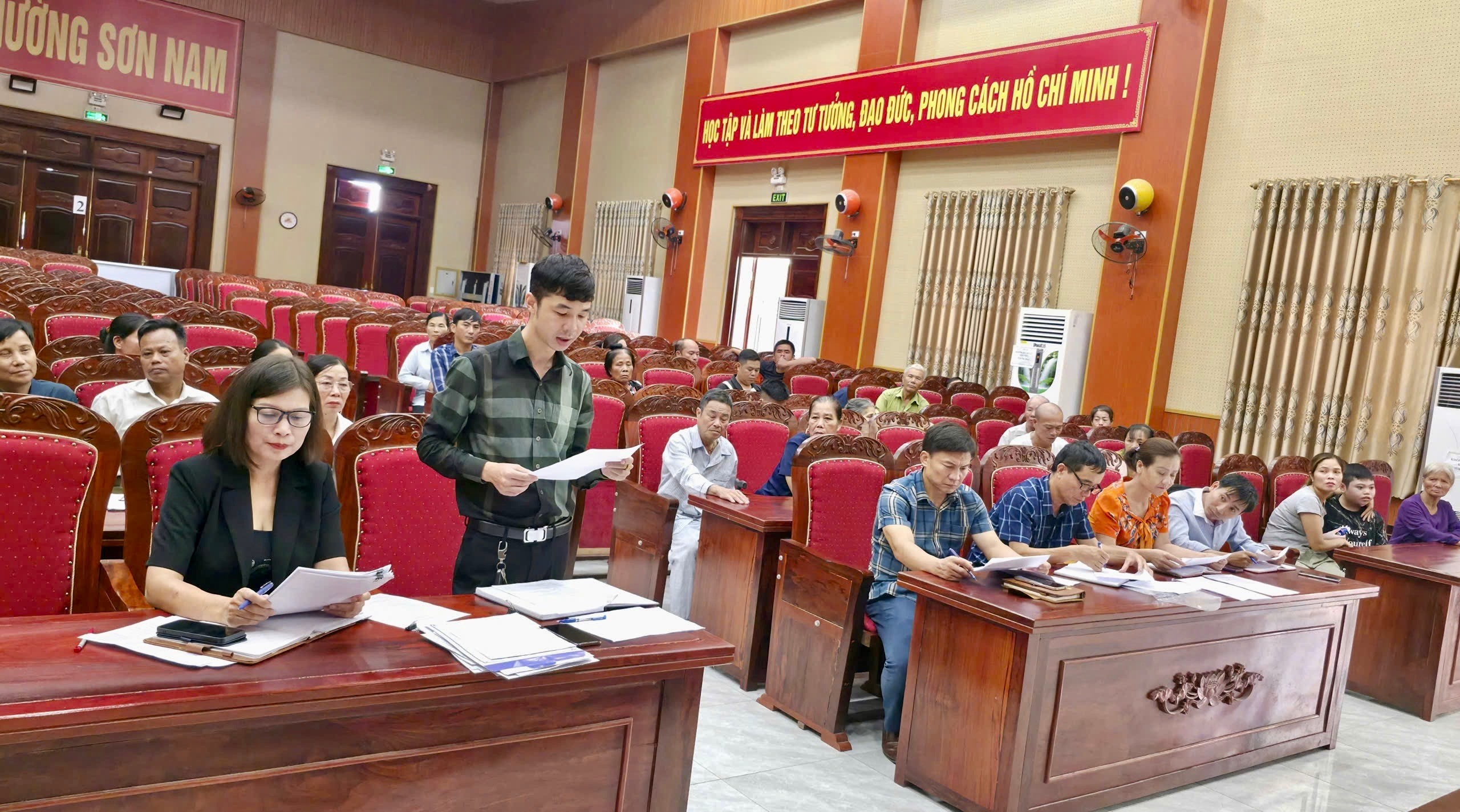 Hội đồng xét duyệt mức độ khuyết tật Phường Sơn Nam tổ chức hội nghị xét duyệt hồ sơ cho các trường hợp khuyết tật