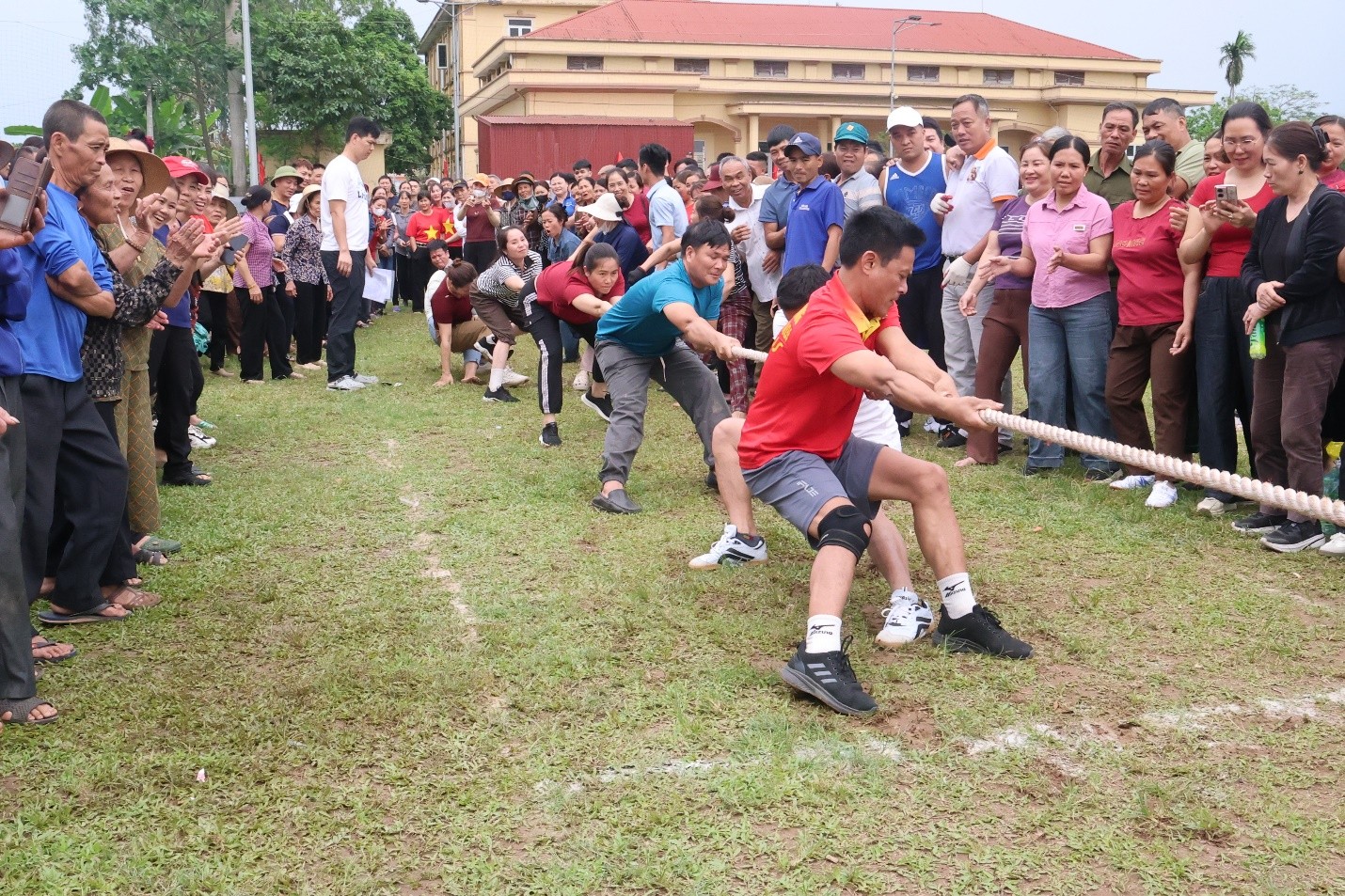 Giải kéo co Đại hội Thể dục Thể thao phường Sơn Nam lần thứ I năm 2026 diễn ra sôi nổi, kịch tính
