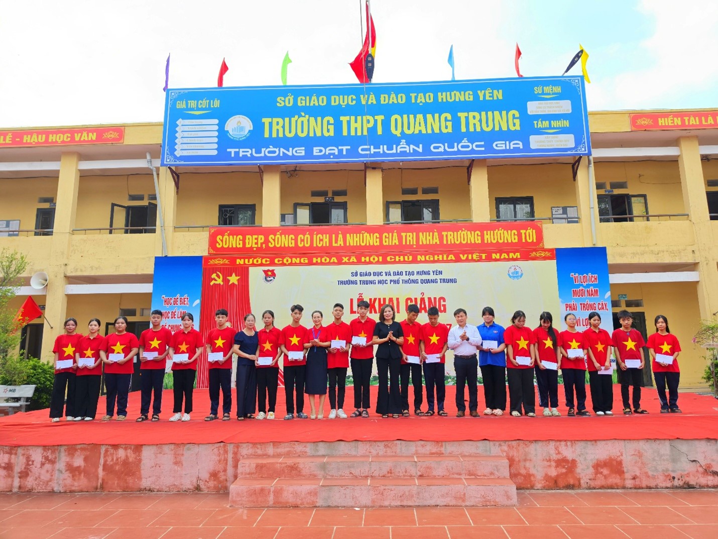 Hội Khuyến học phường Sơn Nam trao học bổng, động viên học sinh đầu năm học mới 2026 -2027