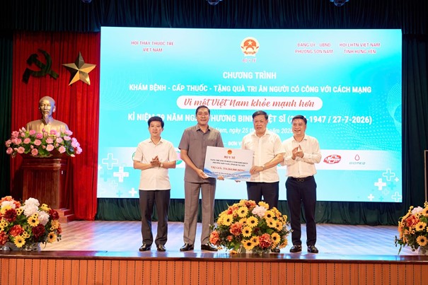 Chương trình khám bệnh, cấp thuốc, tặng quà tri ân người có công với cách mạng tại phường Sơn Nam