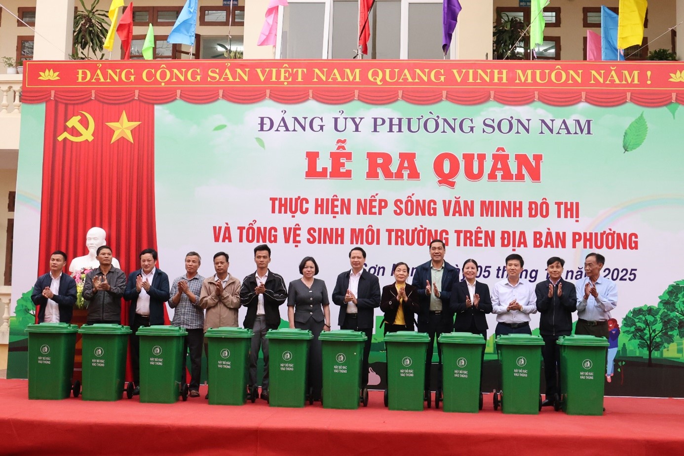 Phường Sơn Nam ra quân thực hiện nếp sống văn minh đô thị và tổng vệ sinh môi trường