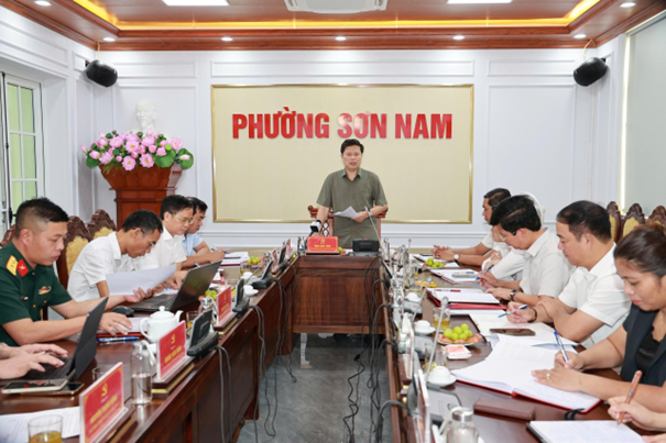 Đồng chí Trần Quốc Toản, Phó Bí thư Thường trực Tỉnh ủy, Chủ tịch Ủy ban MTTQ Việt Nam tỉnh làm việc với Ban Thường vụ Đảng ủy phường Sơn Nam