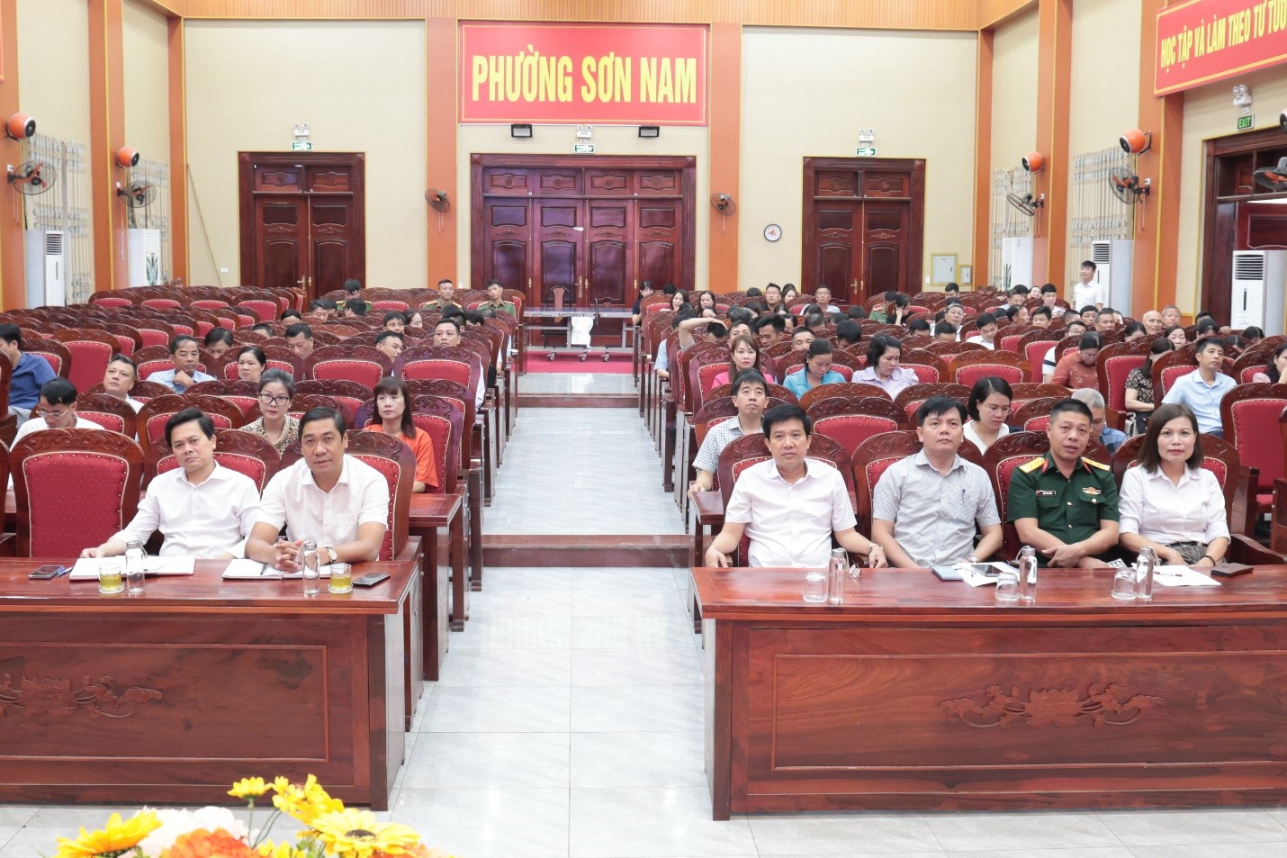 Phường Sơn Nam tham dự Hội nghị trực tuyến toàn quốc nghiên cứu, học tập, quán triệt và triển khai thực hiện Nghị quyết Hội nghị lần thứ ba Ban Chấp hành Trung ương Đảng khoá XIV
