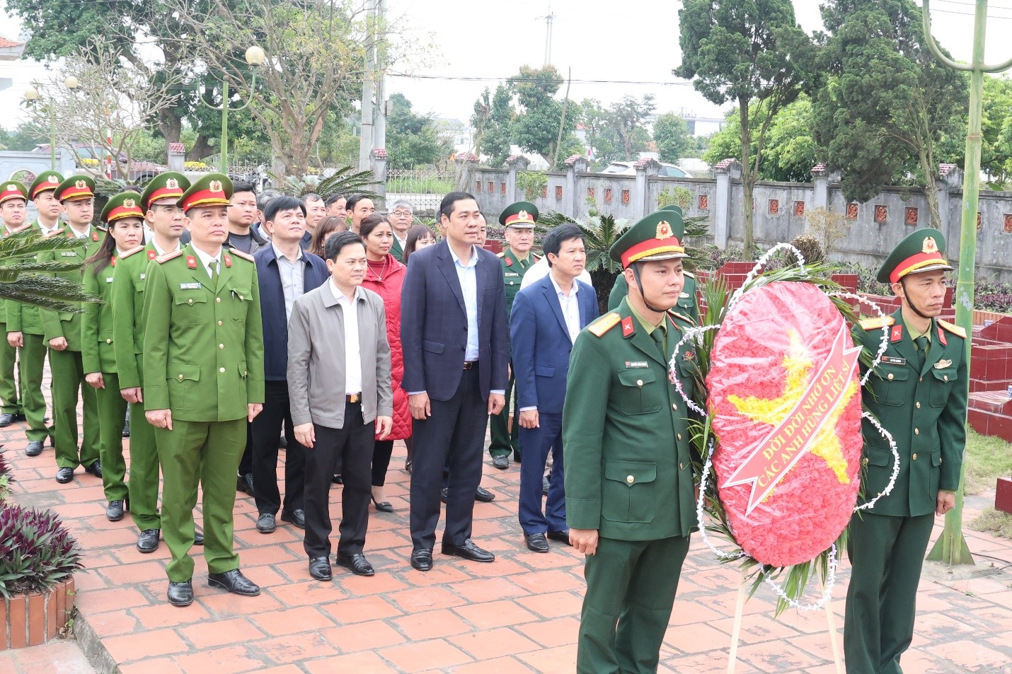 Phường Sơn Nam dâng hương tưởng niệm các Anh hùng liệt sỹ nhân dịp Tết Nguyên đán Bính Ngọ năm 2026