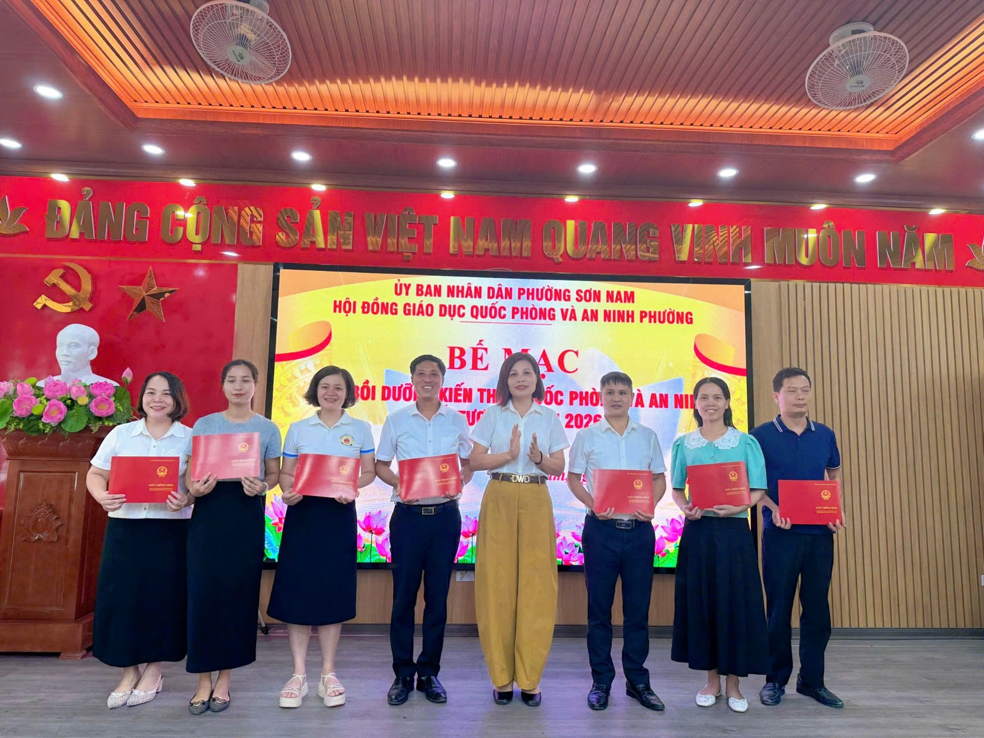 Phường Sơn Nam bế mạc lớp bồi dưỡng kiến thức quốc phòng và an ninh đối tượng 4 năm 2026