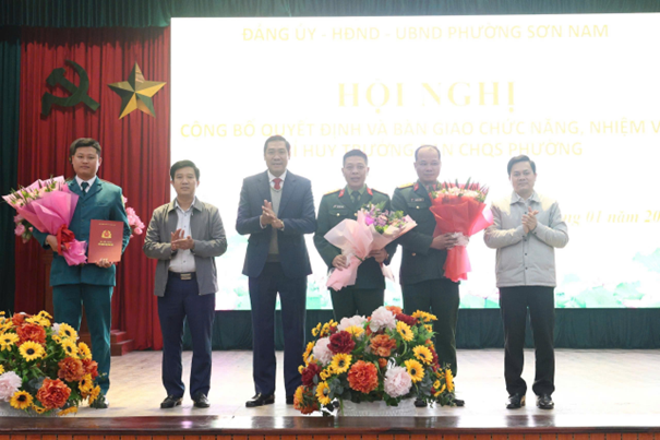 Phường Sơn Nam tổ chức Hội nghị công bố quyết định và bàn giao chức năng, nhiệm vụ Chỉ huy trưởng Ban CHQS phường
