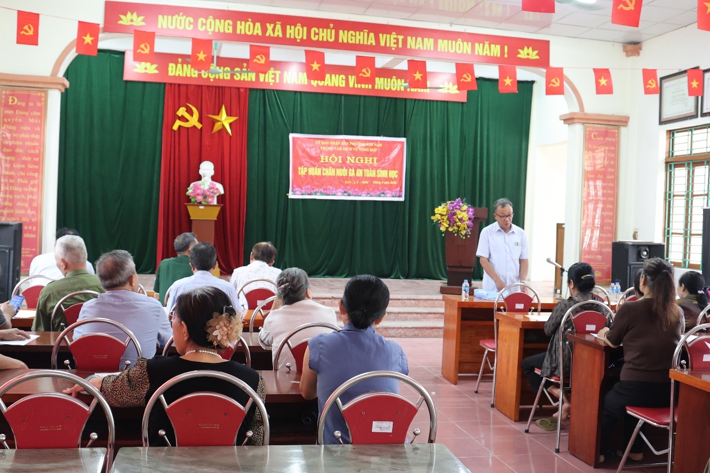 Phường Sơn Nam tổ chức hội nghị tập huấn chăn nuôi gà an toàn sinh học cho các hộ chăn nuôi trên địa bàn