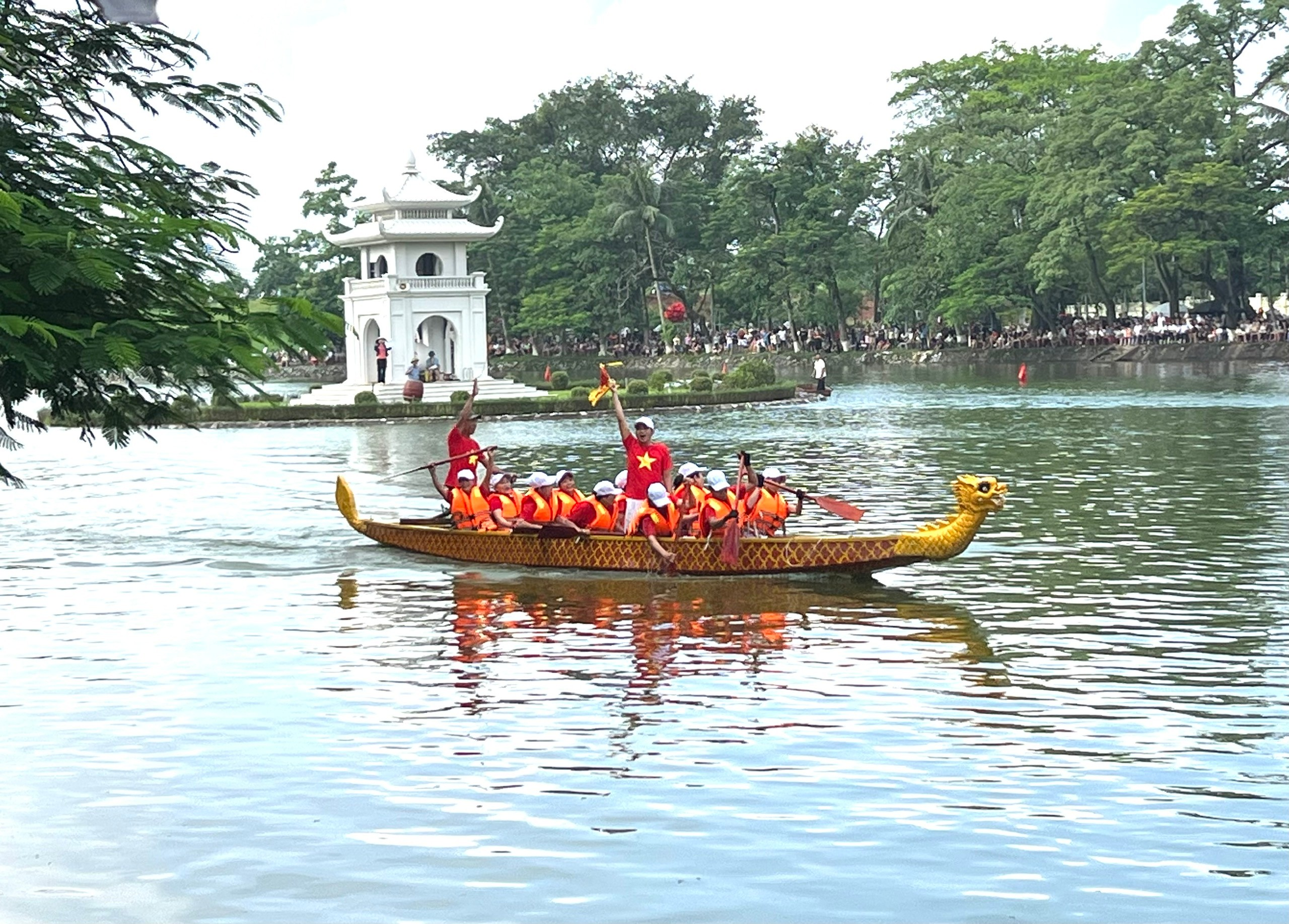 Phường Sơn Nam đạt giải nhất bơi thuyền chải nam và giải ba bơi thuyền chải nữ tại Giải đua thuyền chải phường Phố Hiến mở rộng năm 2025