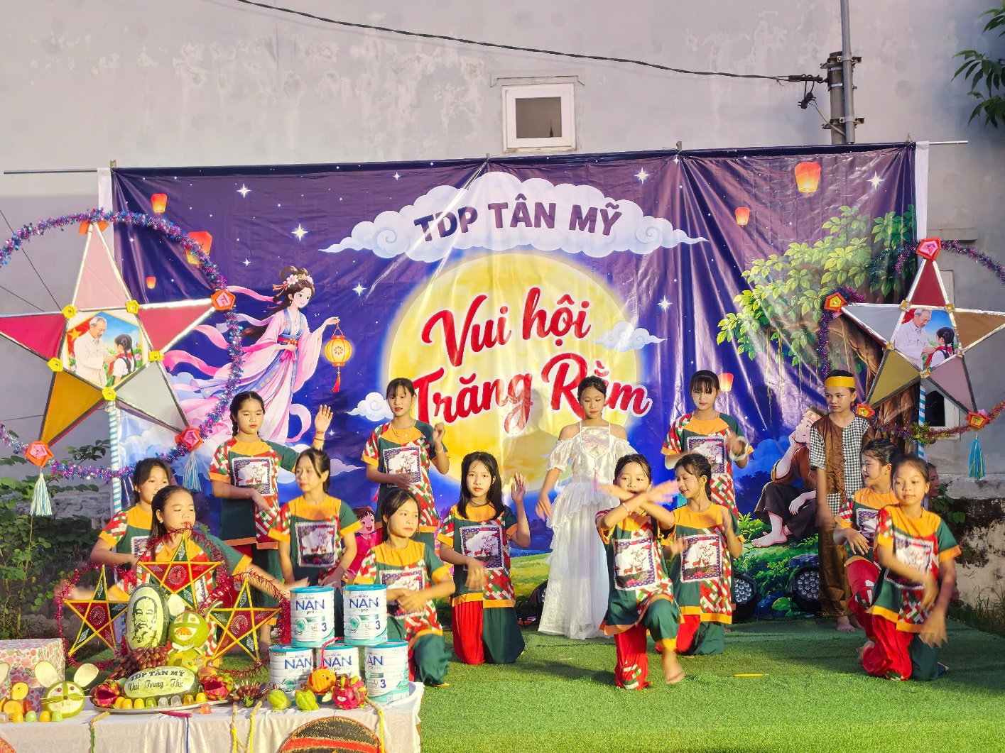 Sôi nổi chương trình “Vui Tết Trung thu - Đêm hội trăng rằm” tại các tổ dân phố trên địa bàn phường Sơn Nam