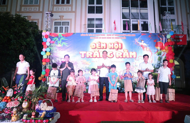 Chi đoàn cơ quan Đảng và chính quyền phường Sơn Nam tổ chức “Đêm hội trăng rằm” năm 2026