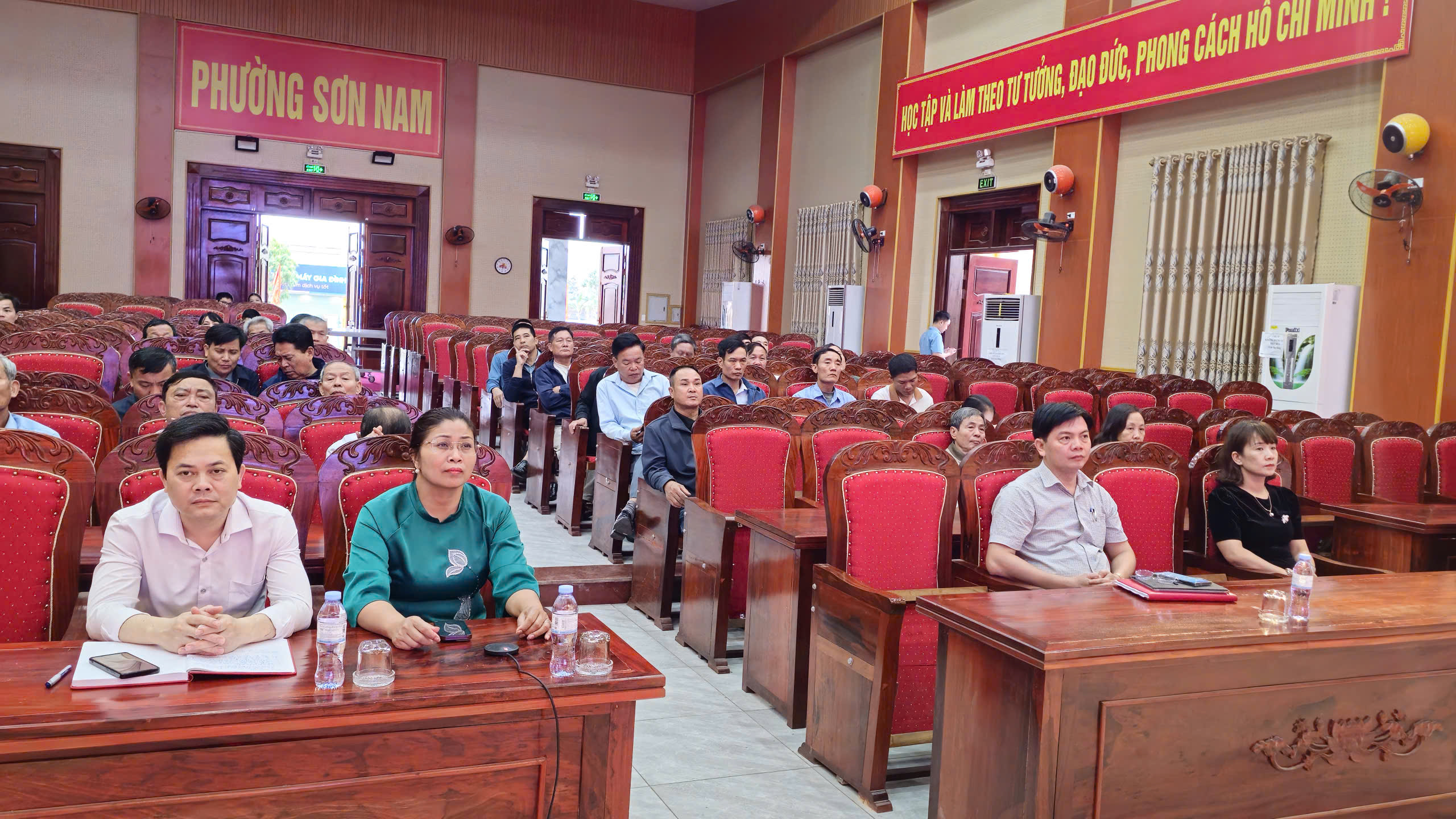 Hội nghị tiếp xúc giữa cử tri với người ứng cử đại biểu Quốc hội khóa XVI, đơn vị bầu cử số 3