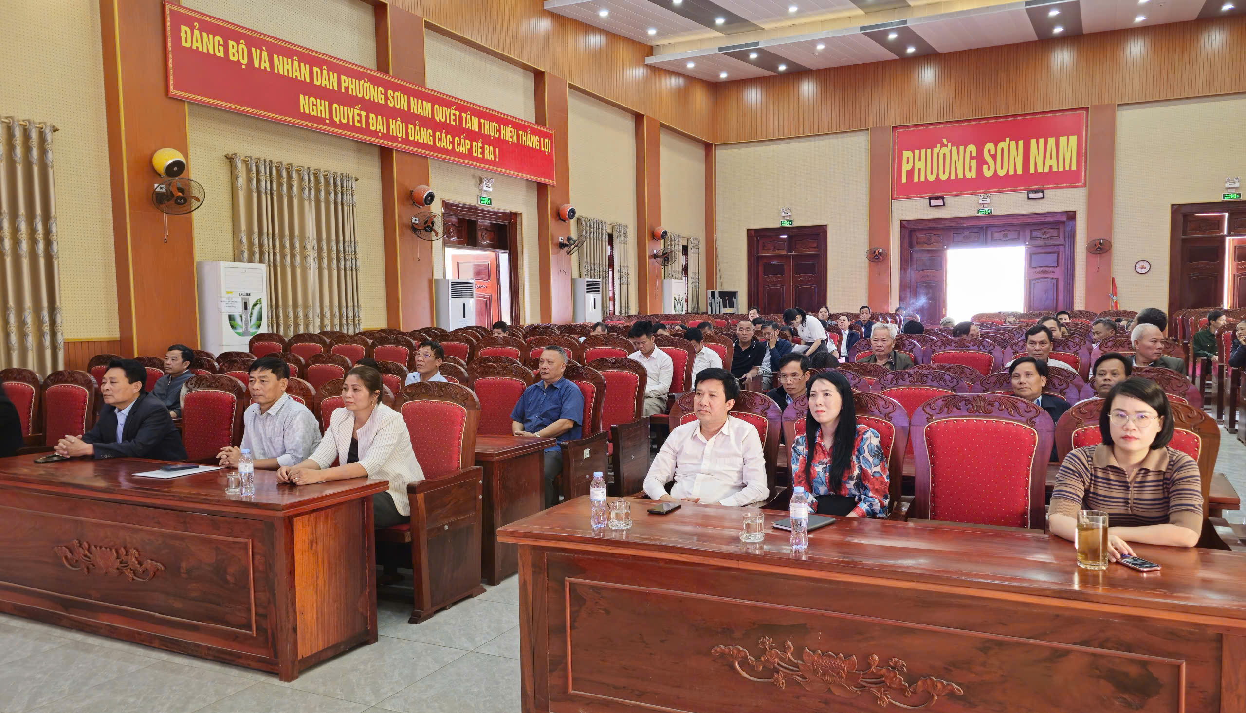Hội nghị tiếp xúc giữa cử tri với những người ứng cử đại biểu HĐND tỉnh khóa XVIII tại đơn vị bầu cử số 06