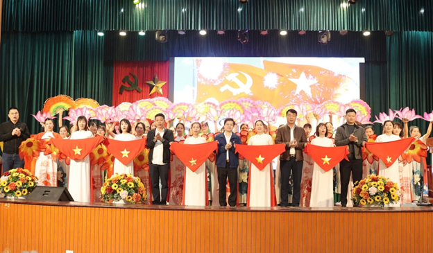 Phường Sơn Nam tổ chức chương trình văn nghệ kỷ niệm 96 năm Ngày thành lập Đảng cộng sản Việt Nam (03/02/1930 – 03/02/2026); chào mừng thành công Đại hội đại biểu lần thứ XIV của Đảng và mừng xuân Bính Ngọ năm 2026