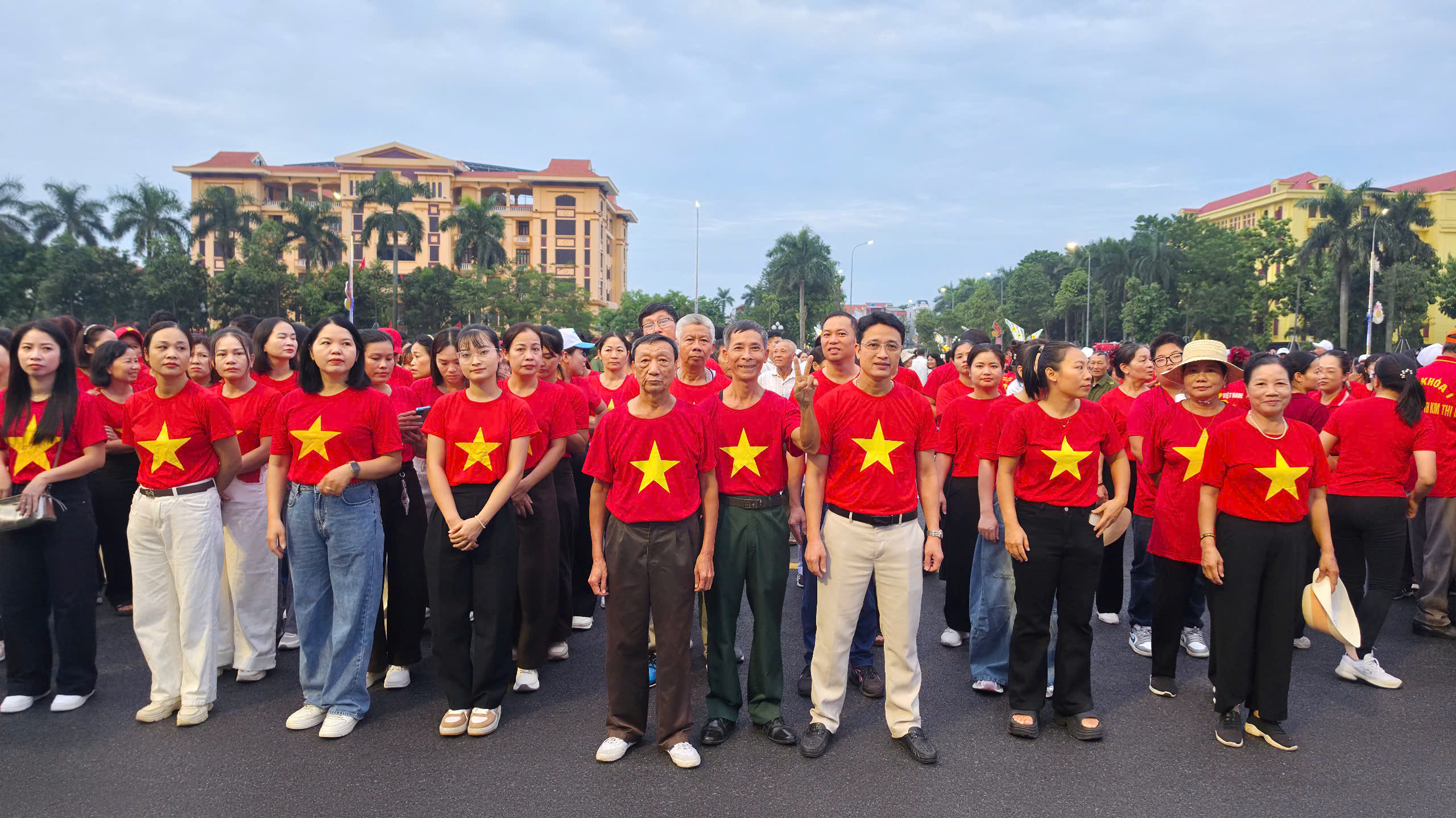 Phường Sơn Nam hưởng ứng Chương trình đi bộ “Cùng Việt Nam tiến bước” năm 2026
