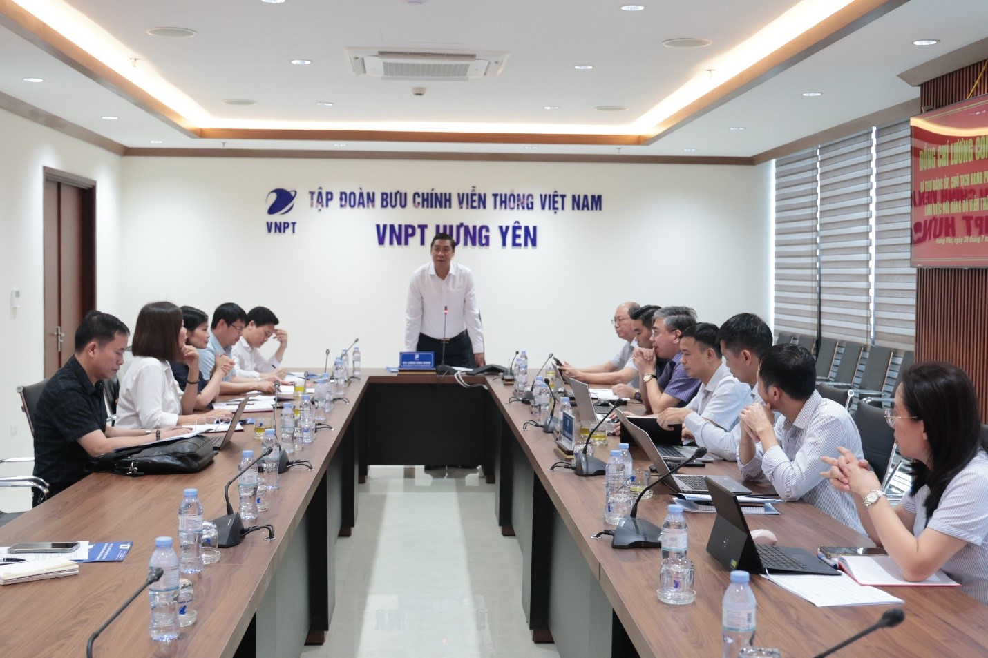 Bí thư Đảng ủy, Chủ tịch HĐND phường Sơn Nam làm việc với Đảng bộ Viễn thông Hưng Yên