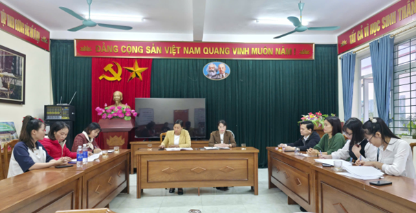 Đồng chí Nguyễn Minh Ngân – Phó Bí thư Thường trực Đảng ủy dự sinh hoạt Chi bộ Trường Mầm non Bảo Khê