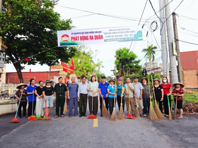 Phường Sơn Nam đồng loạt ra quân hưởng ứng phong trào thi đua “Toàn dân chung tay bảo vệ môi trường, vì một Việt Nam xanh - sạch - đẹp”